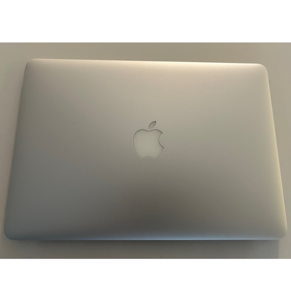 Apple MacBook Air 13" Early 2015 For Parts or Repair Only A1466 - Picture 2 of 7